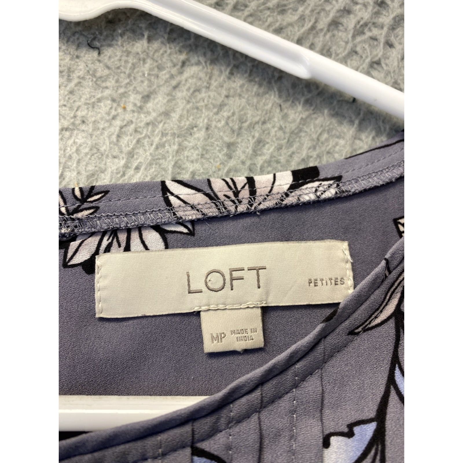Ann Taylor VINTAGE Ann Taylor Loft Sheer Blouse Flowery Women’s PM Gray Size M / US 6-8 / IT 42-44 - 3 Thumbnail