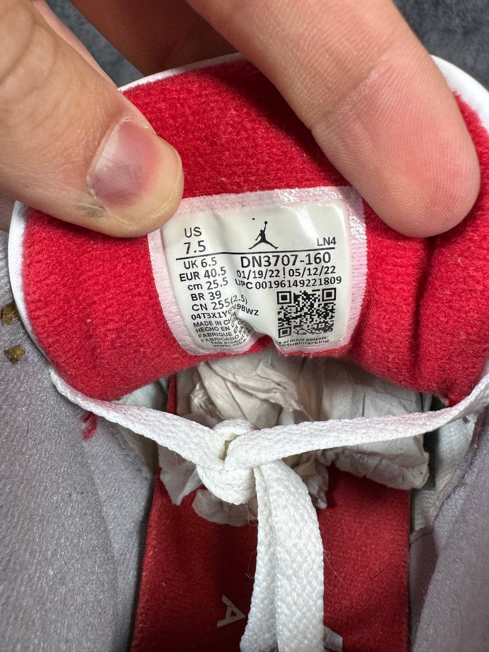 Jordan Brand Size 7.5 | Jordan 3 Fire Red No Box | Pre-Owned Size US 7.5 / EU 40-41 - 7 Thumbnail