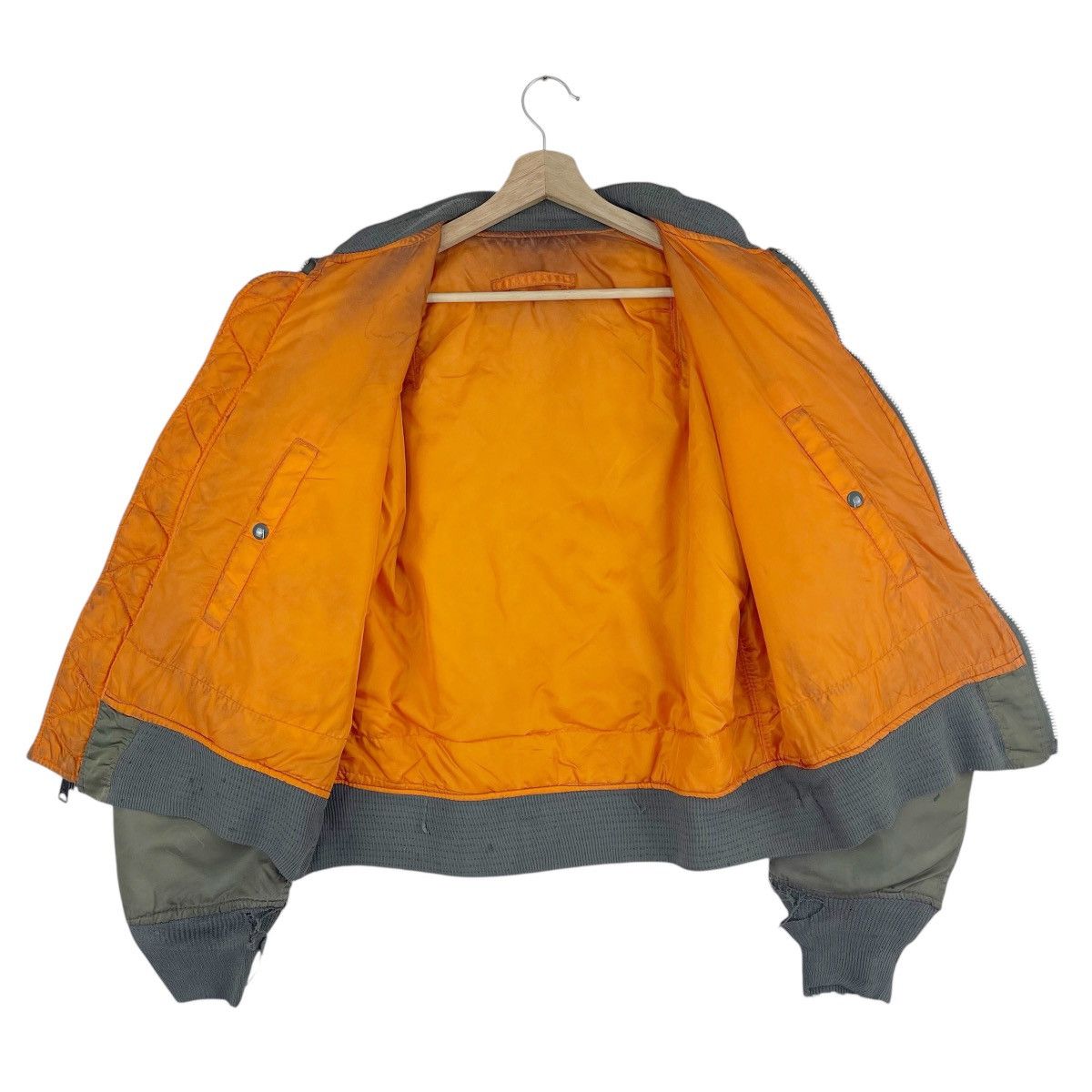 Alpha Industries 80’s Alpha Industries Distressed Riversible Bomber Size US L / EU 52-54 / 3 - 4 Thumbnail