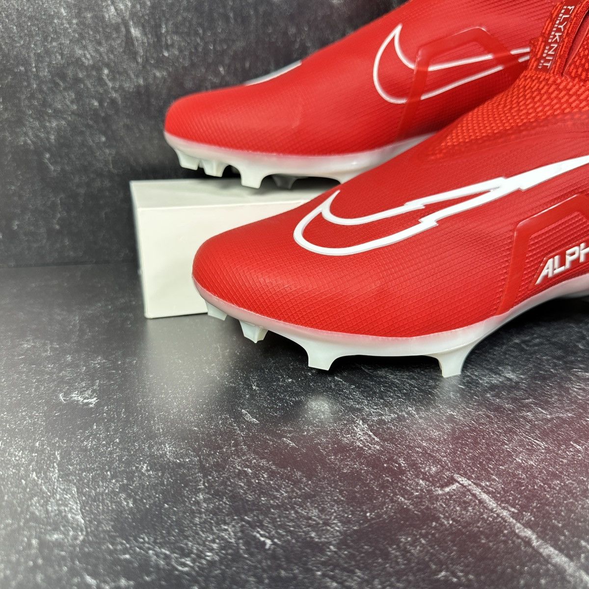 Nike ALPHA MENACE ELITE 3 UNIVERSITY RED FOOTBALL CLEATS FLYKNIT Size US 9 / EU 42 - 5 Thumbnail