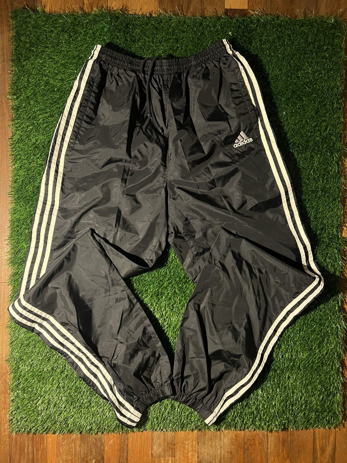 Adidas Adidas Vintage Track Pants Size US 32 / EU 48 - 1 Thumbnail