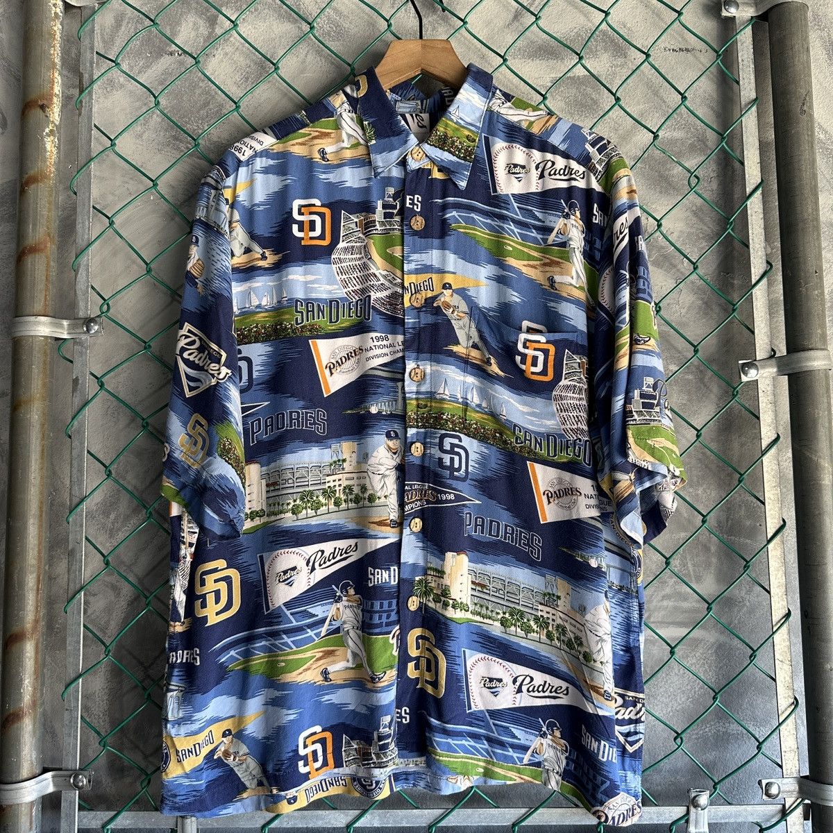 Reyn Spooner Reyn Sports San Diego Padres Mens Large MLB Baseball Size US L / EU 52-54 / 3 - 2 Thumbnail
