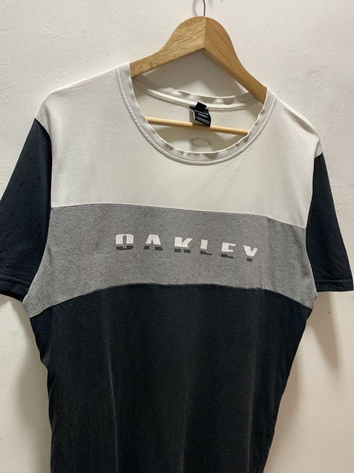 Oakley Vintage Oakley Tee Size US L / EU 52-54 / 3 - 7 Thumbnail