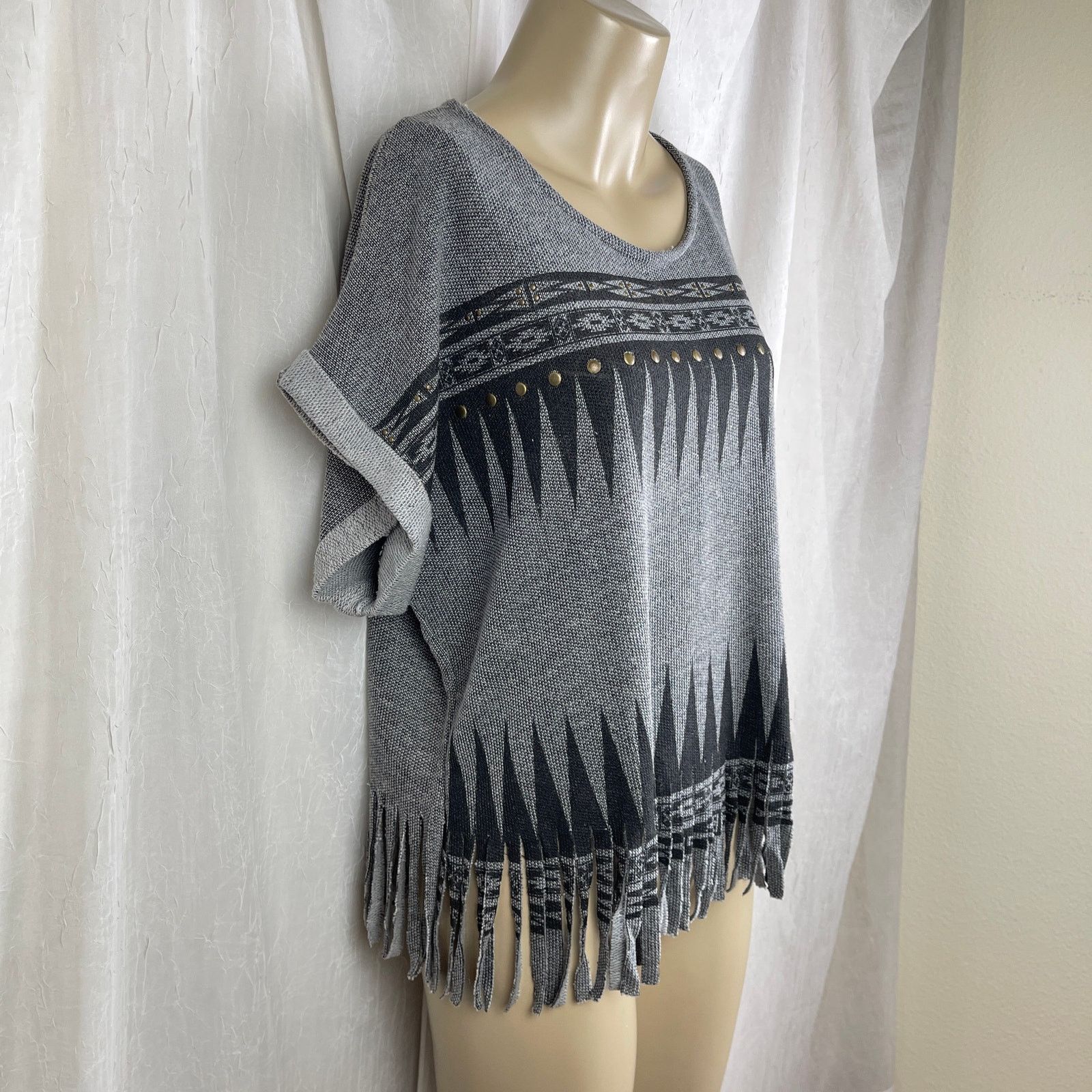Forever 21 Forever 21 Grey Black Studded Fringe Top Southwestern Print Size S / US 4 / IT 40 - 6 Thumbnail