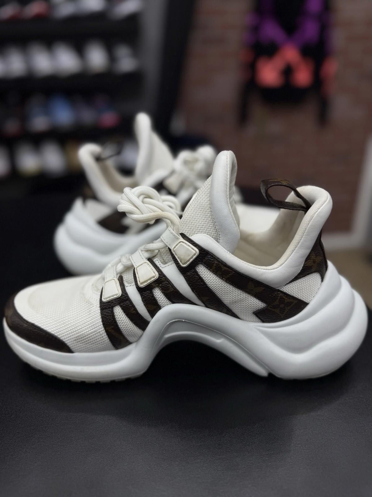 Louis Vuitton Louis Vuitton Archlight Trainer Monogram White 39.5LV/9.5US Size US 9.5 / IT 39.5 - 6 Thumbnail