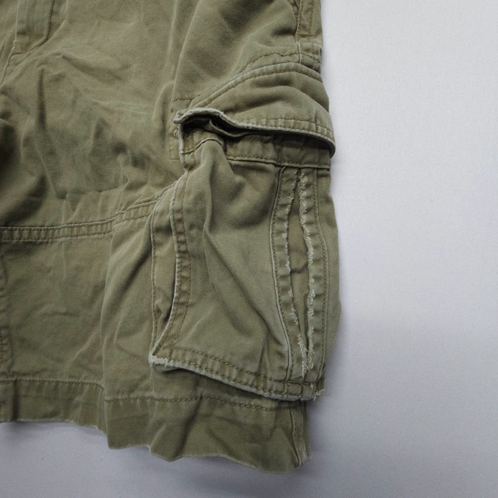 Old Navy VINTAGE Old Navy Cargo Shorts Mens 40 x 11 Green Twill Army Military Casual Shorts Size US 40 / EU 56 - 4 Thumbnail