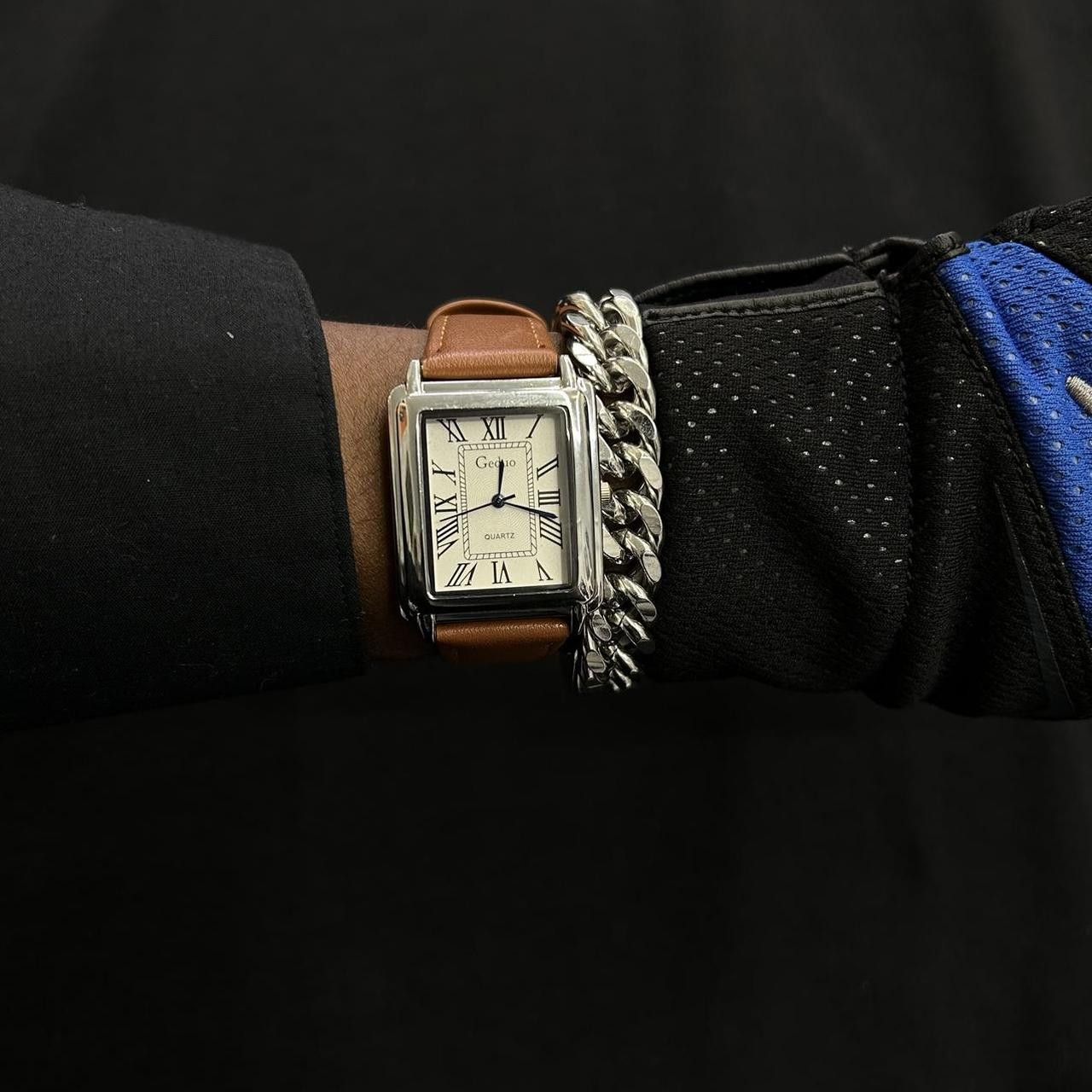 Vintage Vintage 2000s Style Rectangular Quartz “Tank” Leather Watch Size ONE SIZE - 1 Thumbnail