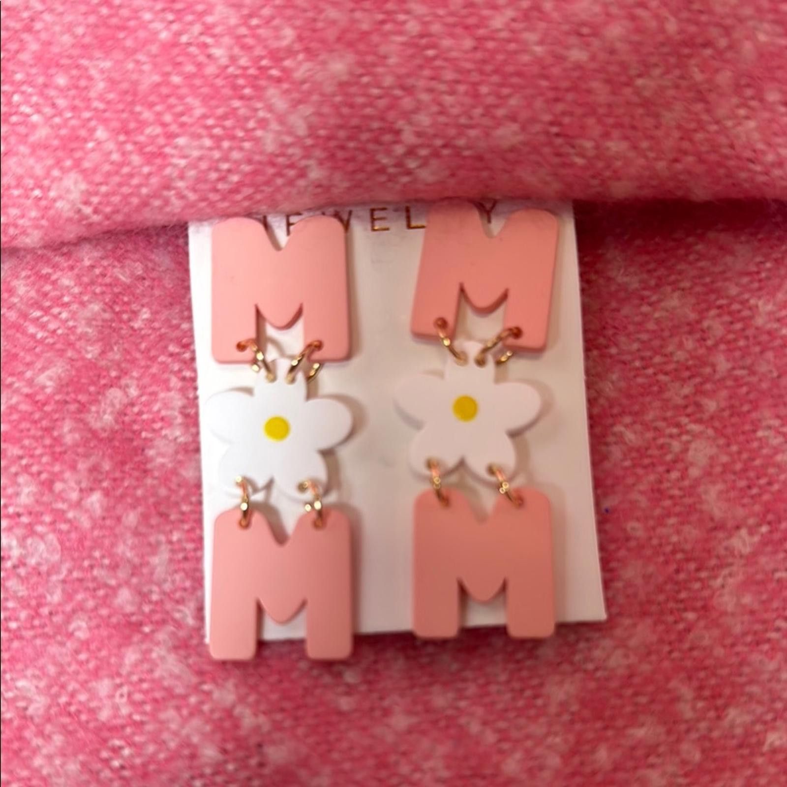 Designer Pink 'Mom’ Earrings with Daisy Charm Size ONE SIZE - 2 Thumbnail