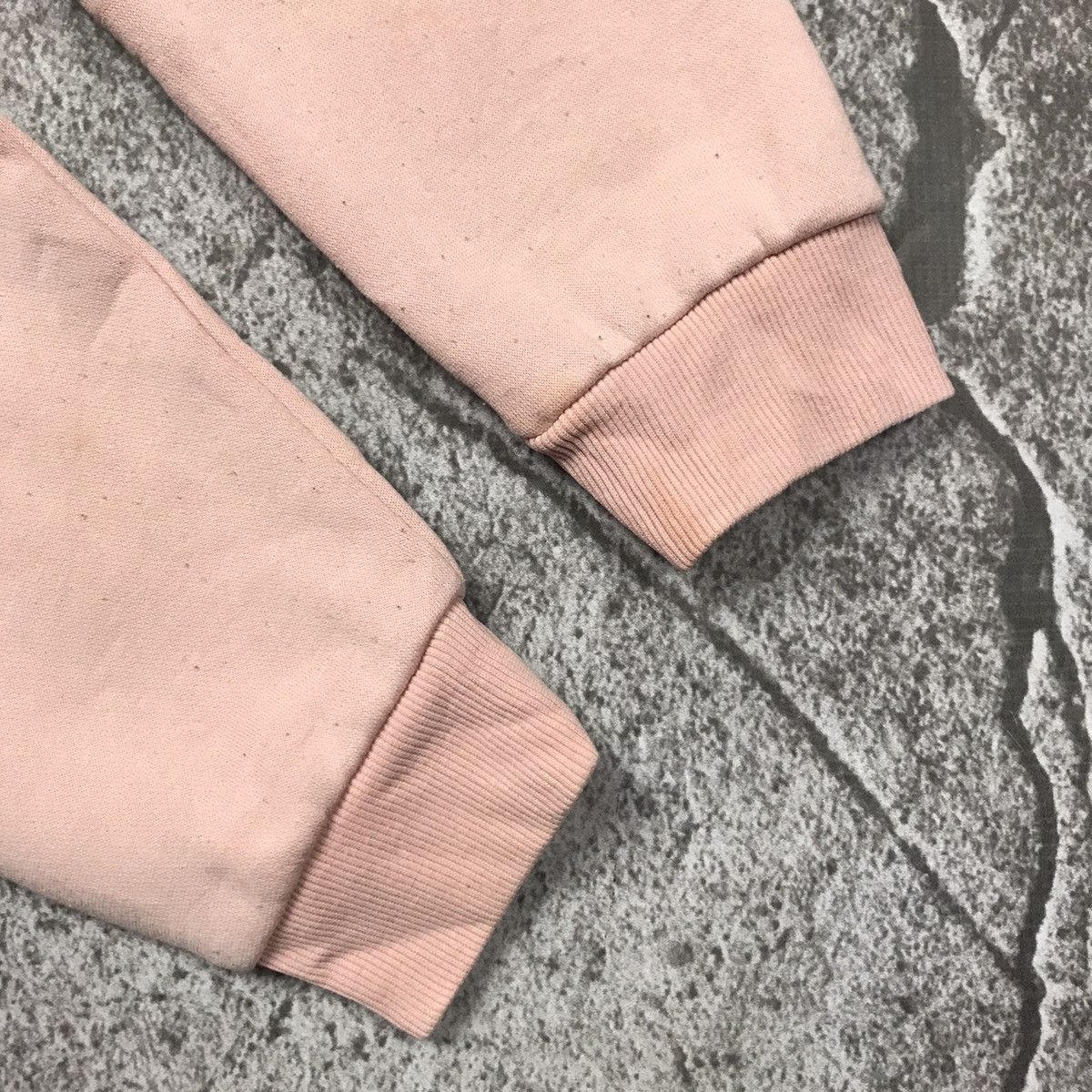 Guess GUESS PINK CREWNECK Size US L / EU 52-54 / 3 - 3 Thumbnail