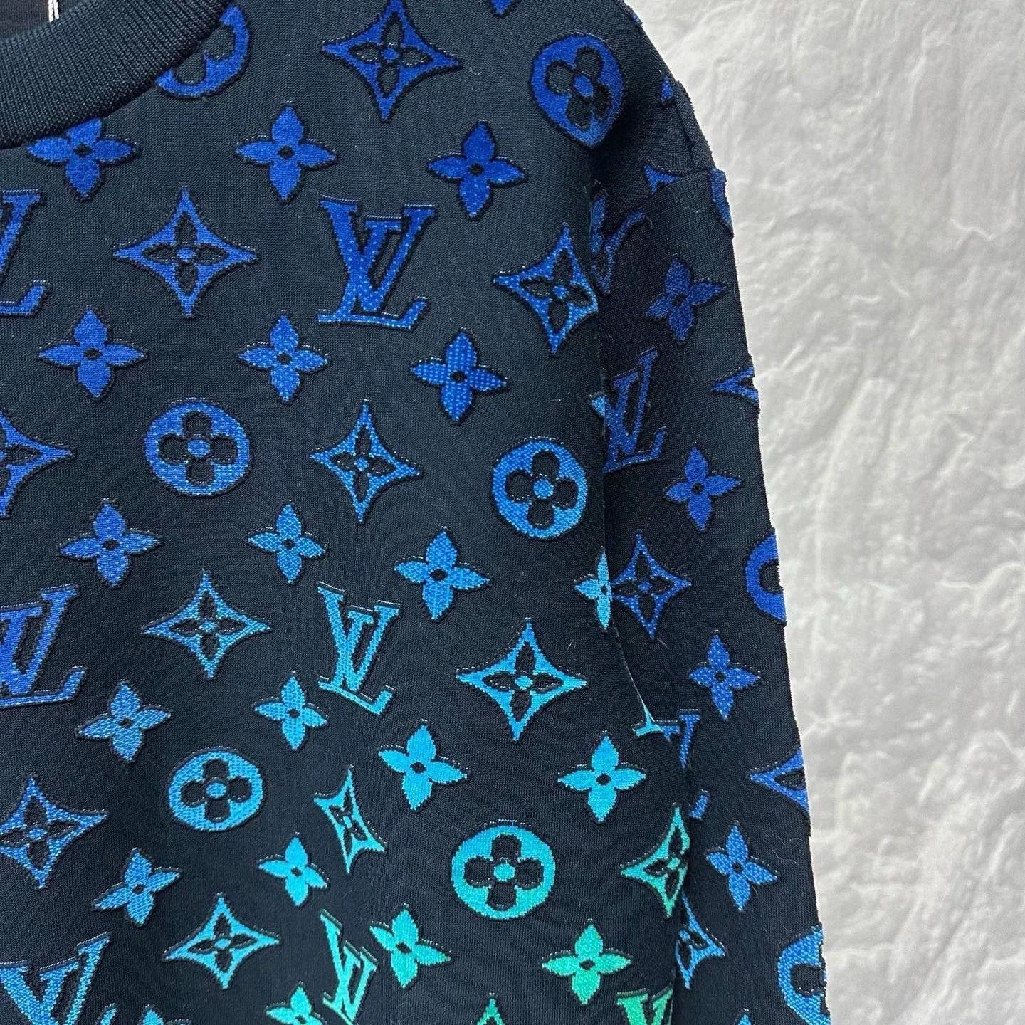 Louis Vuitton louis vuitton gradient print sweatshirt XXL Size US XXL / EU 58 / 5 - 3 Thumbnail