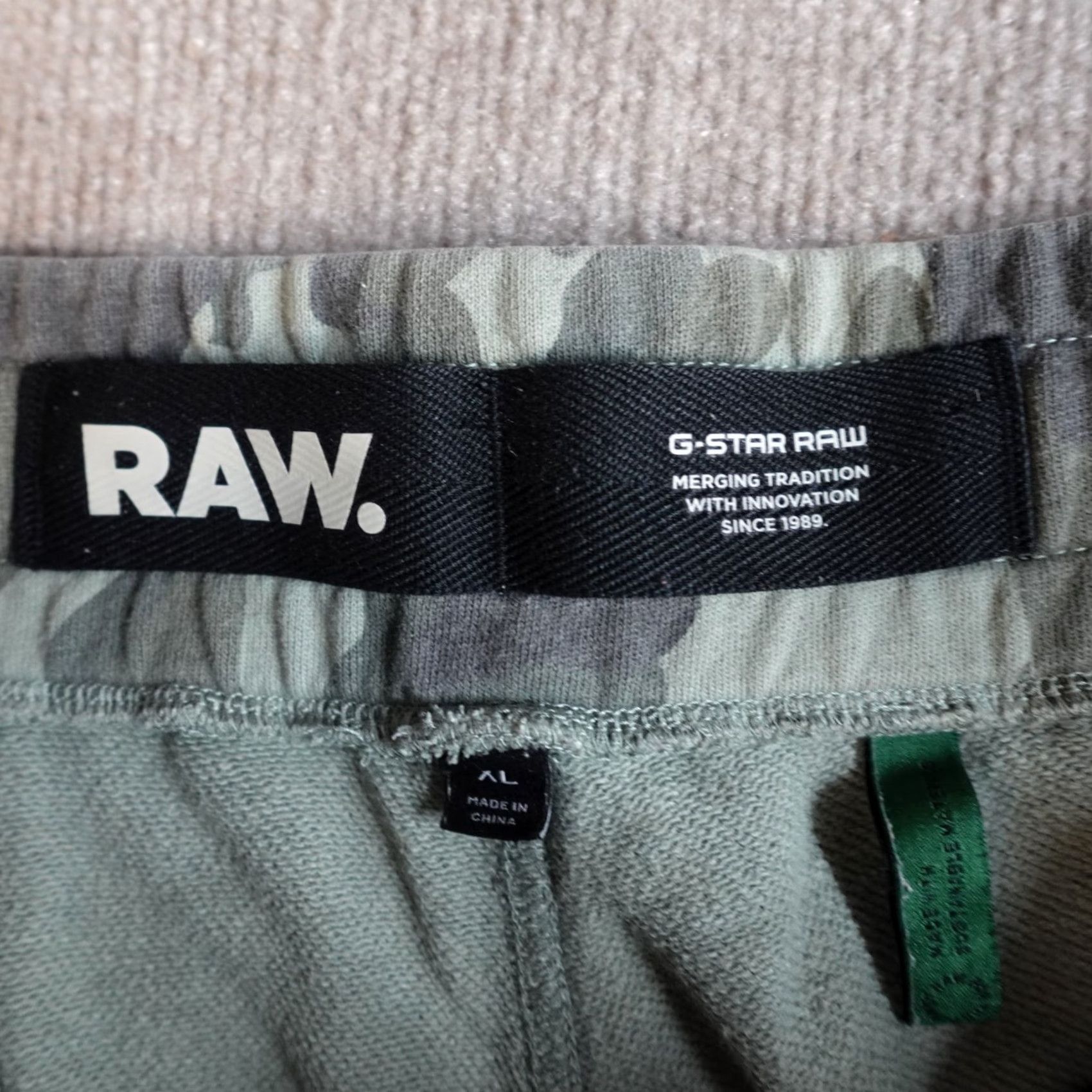 G-Star G-Star Shorts XL Green Camo 10" Sweatshorts Regular Men Camouflage Pockets Cargo Inseam 10in Size US 36 / EU 52 - 3 Thumbnail