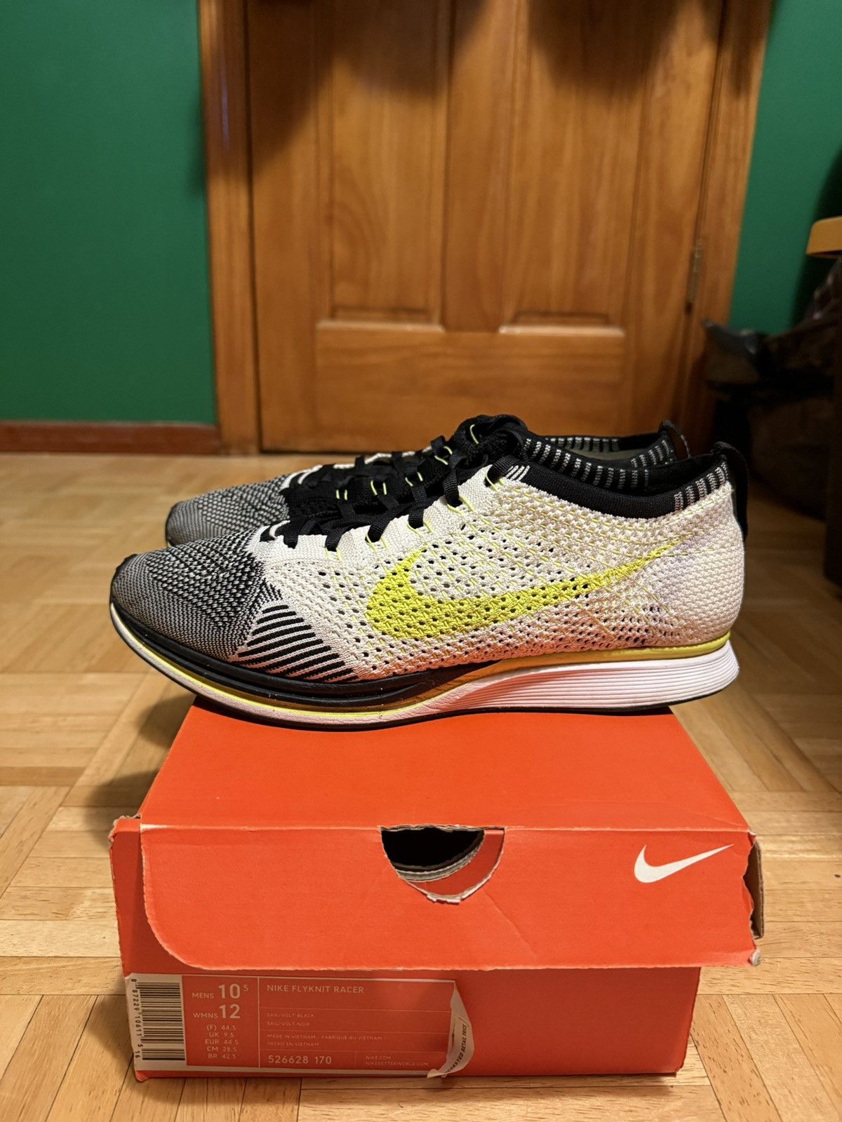 Nike Nike Flyknit Racer Sail/Volt Black Size US 10.5 / EU 43-44 - 1 Thumbnail
