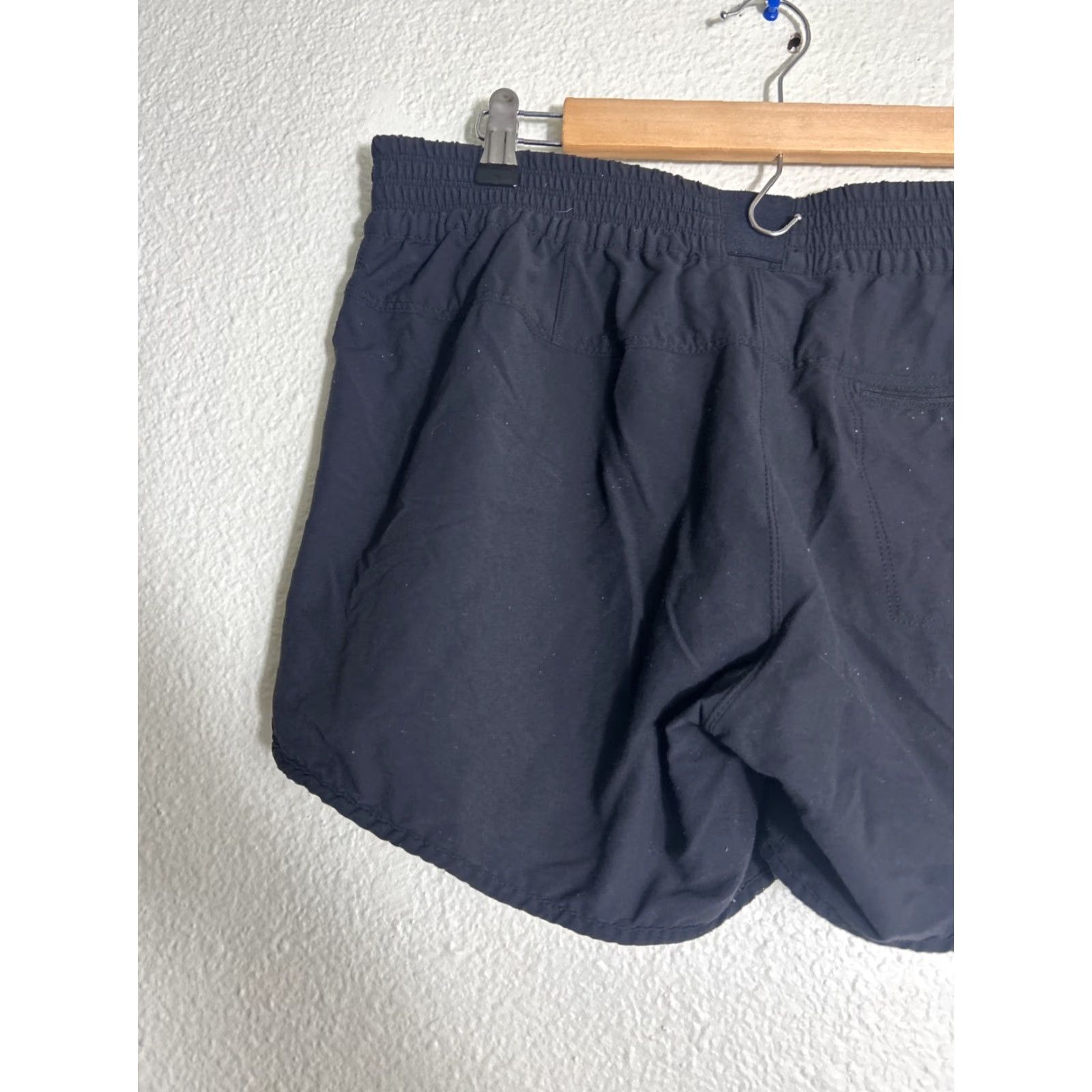 Mountain Hardwear Mountain Hardwear Shorts Womens Size 10 Black Nylon Hiking Elastane 32x5 Size 32" / US 10 / IT 46 - 7 Thumbnail