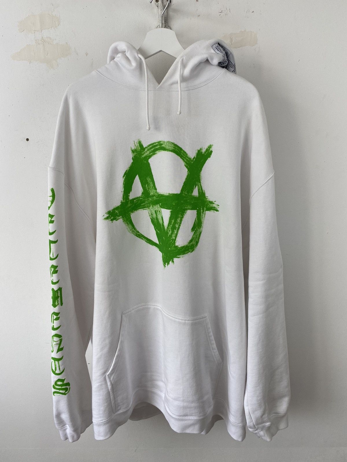 image of Vetements Ss20 Anarchy Hoodie in White, Men's (Size XL)