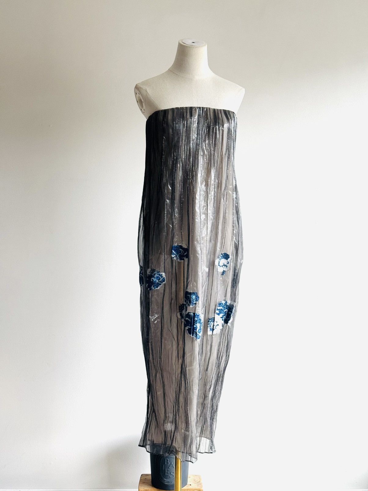 Giorgio Armani Resort 2012 Giorgio Armani sheer silver gown Size XS / US 0-2 / IT 36-38 - 12 Thumbnail