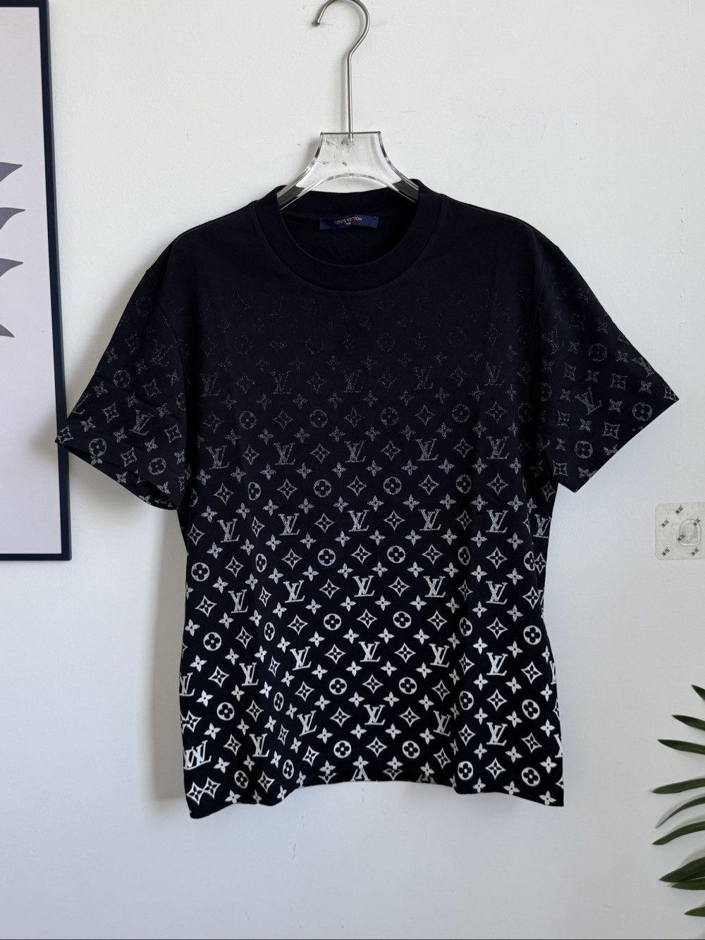 Louis Vuitton Louis Vuitton Monogram Gradient T-Shirt Size XS Size US XS / EU 42 / 0 - 1 Thumbnail