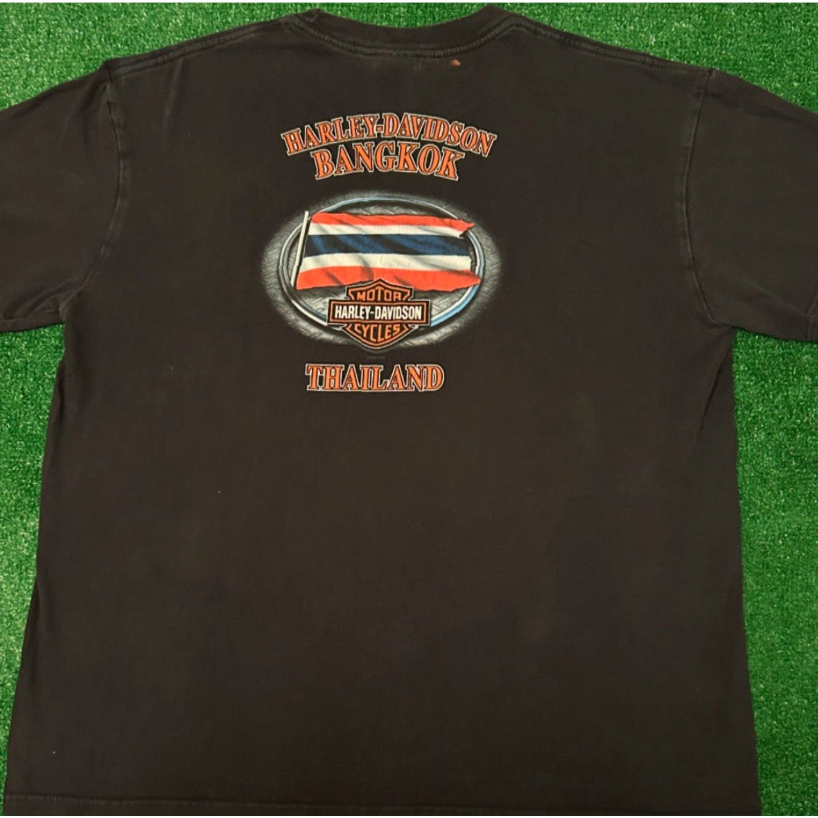 Harley Davidson VINTAGE Harley-Davidson Biker Bangkok Thailand Flag VTG 2008 Shirt Mens XL Black Short Sleeve T-Shirt 90s Grunge Hip Hop Motorcycle Punk Y2K Logo Mens Size US XL / EU 56 / 4 - 5 Thumbnail