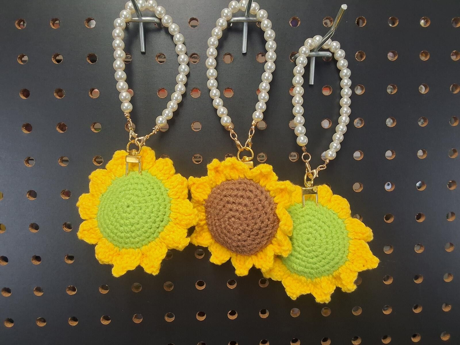 Handmade Handmade Crochet Sunflower Bracelett/Keychain w/ Pearl Loop Size ONE SIZE - 3 Thumbnail