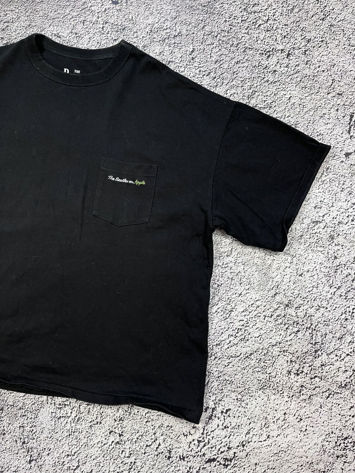 Band Tees Vintage Y2K The Beatles Apple Logo Band Tee size M Size US M / EU 48-50 / 2 - 4 Thumbnail