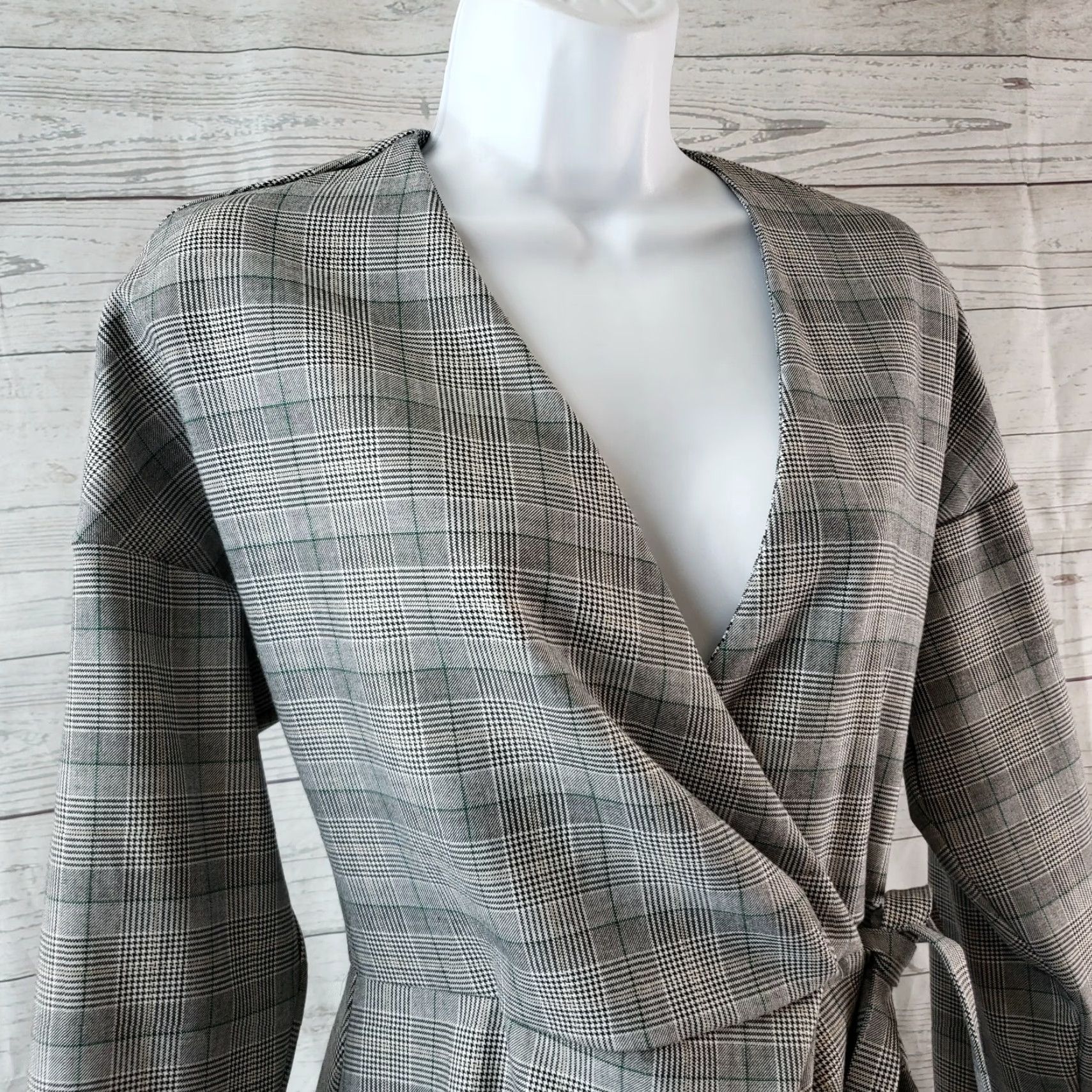 Zara VINTAGE Zara Womens Wrap Top XS Gray Plaid Long Sleeve V-Neck Blouse Womens Size XS / US 0-2 / IT 36-38 - 2 Thumbnail