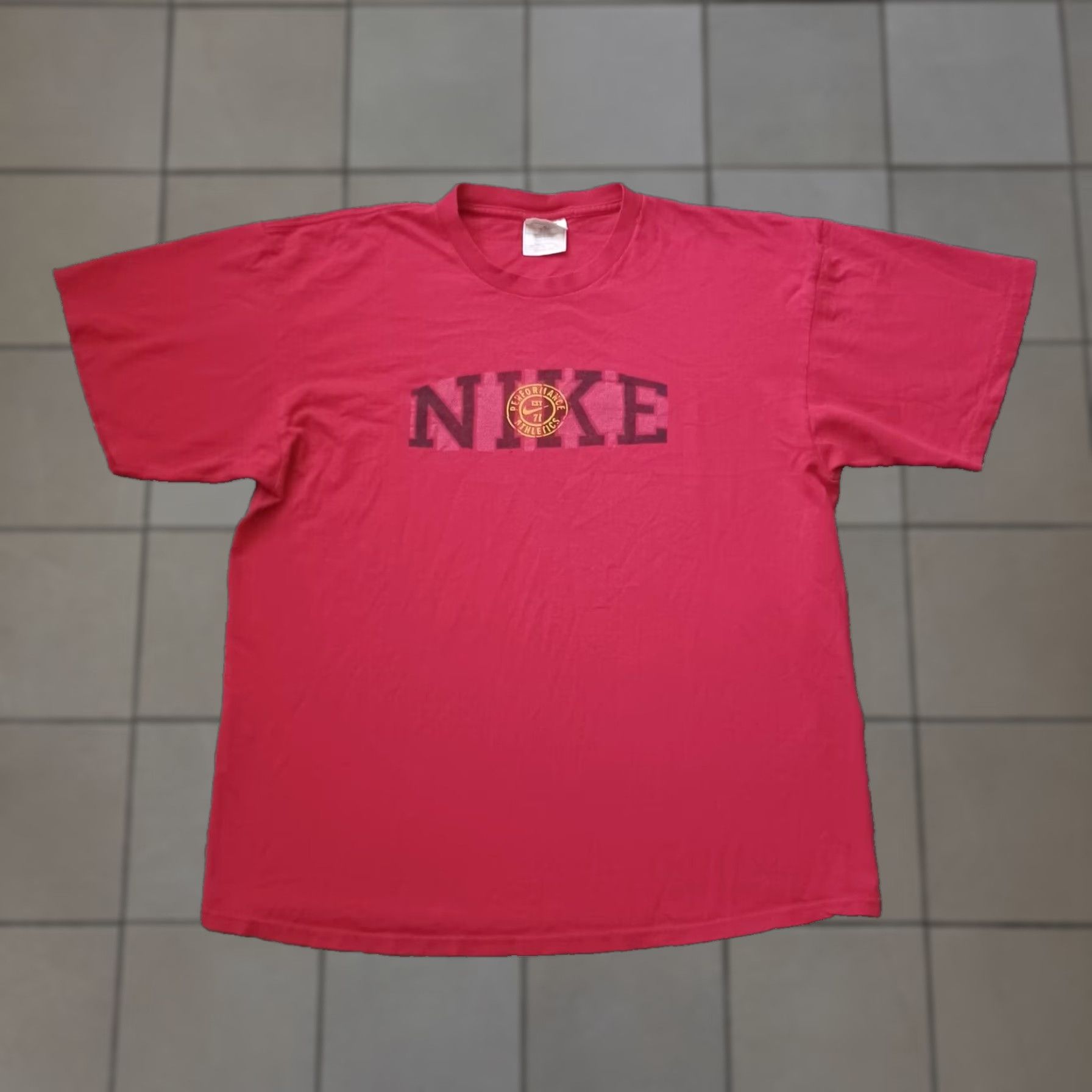 Nike VINTAGE Nike T Shirt Mens L Red Performance Athletic Logo Spellout Short Sleeve Size US L / EU 52-54 / 3 - 1 Thumbnail