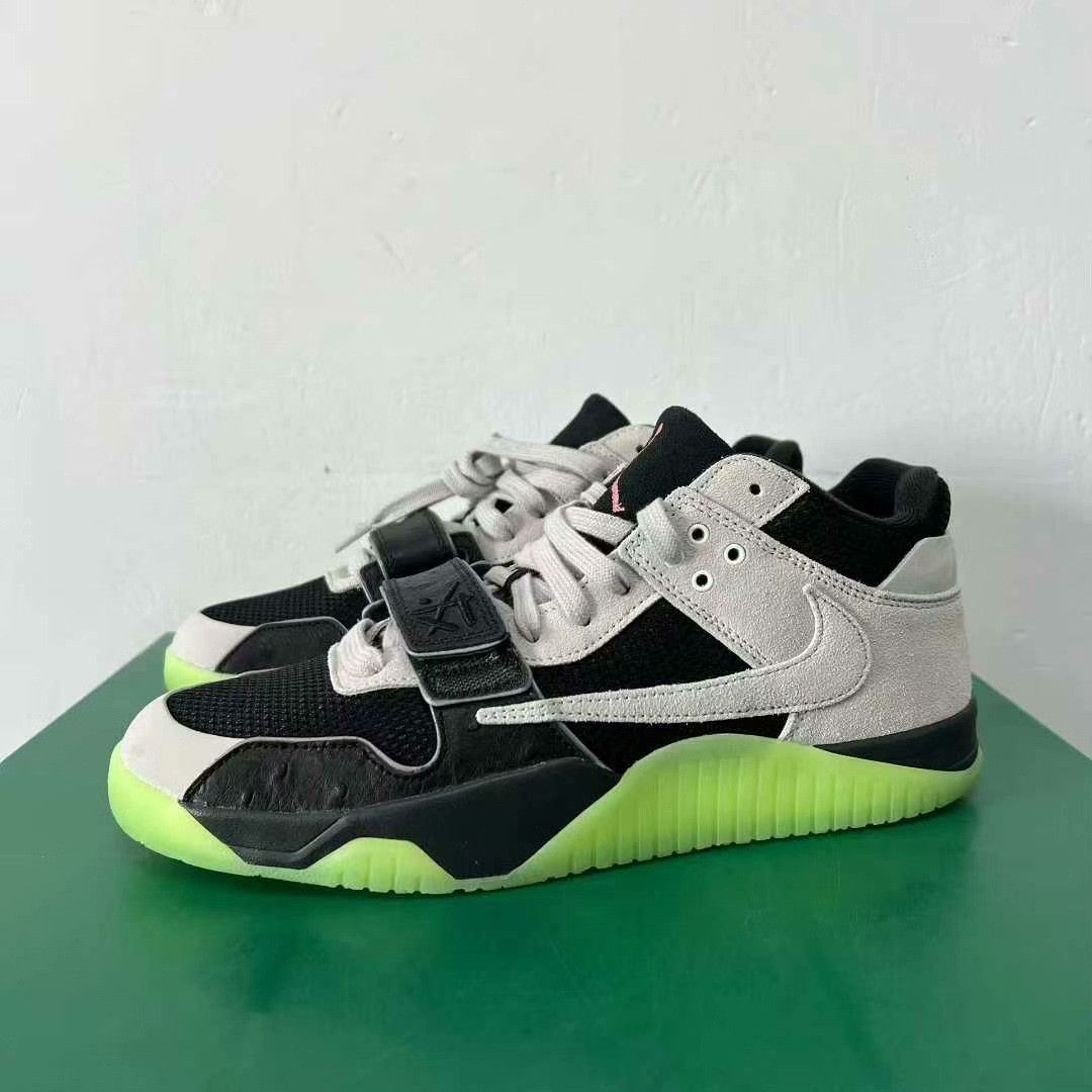 Nike Nike Black Lowtop Sneakers 43 Men Size US 10 / EU 43 - 1 Thumbnail