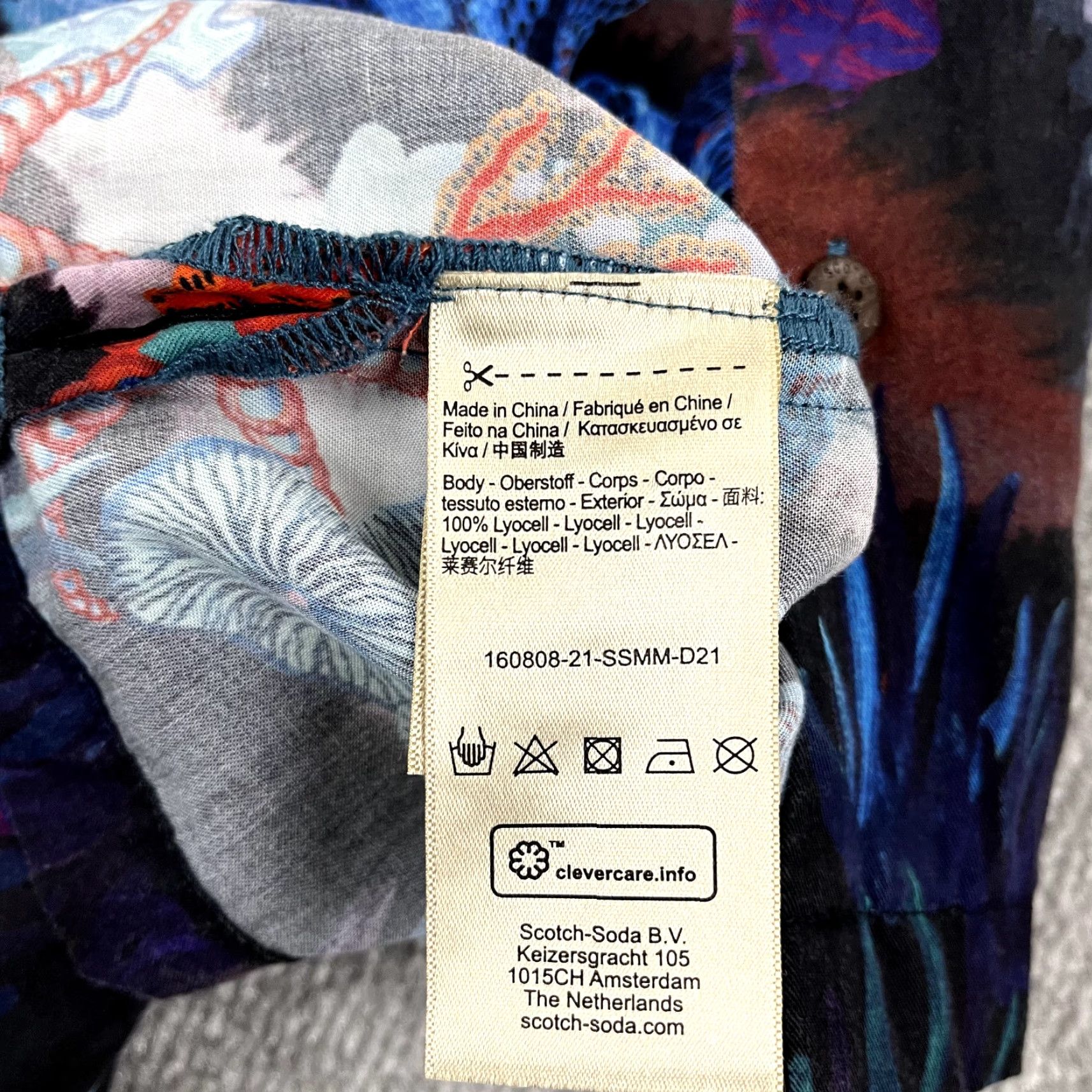 Scotch & Soda SCOTCH & SODA Shirt Men Small Blue Animal Fish Global Pursuit Hawaiian Button Up Shirt Mens Small Blue Animal Fish Global Pursuit Hawaiian Button Up Size US S / EU 44-46 / 1 - 6 Thumbnail