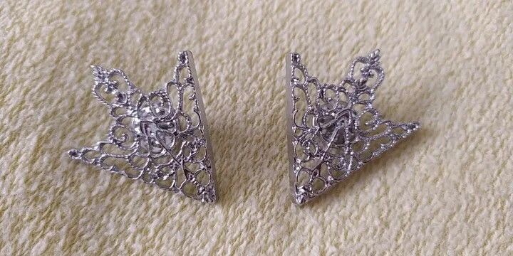 Jewelry Triangle Shirt Collar Brooches Size ONE SIZE - 5 Thumbnail