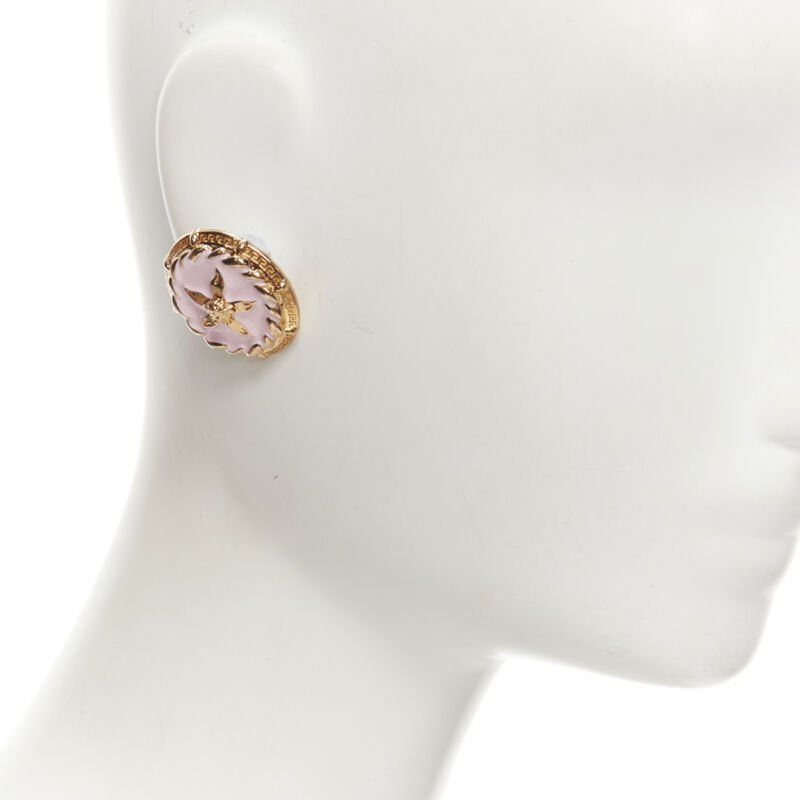 Versace VERSACE 2021 Runway Tresor De La Mer pink enamel gold Greca starfish earring Size ONE SIZE - 1 Thumbnail