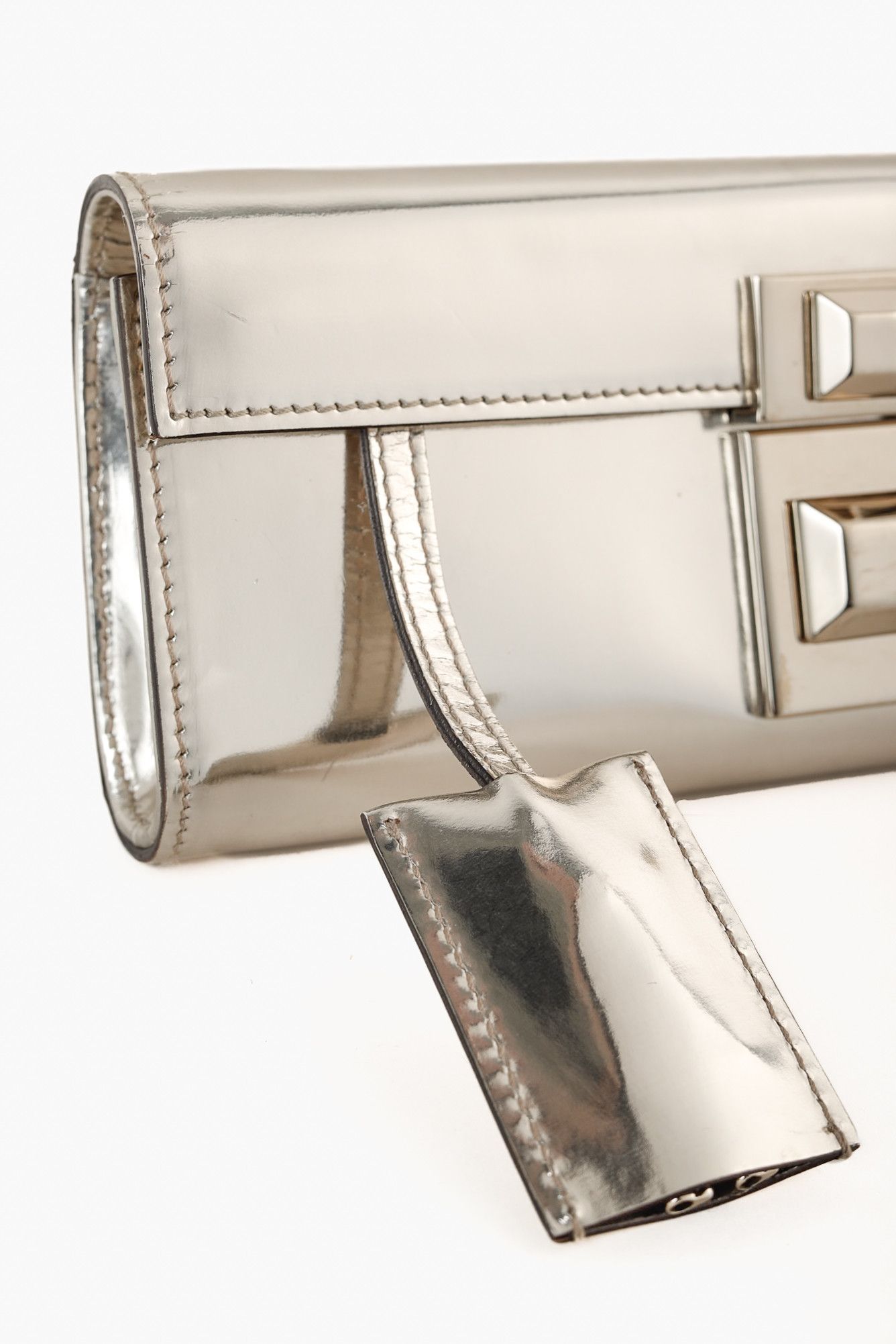 Gucci Gucci Vintage Silver Mirror Metallic Padlock Clutch Size ONE SIZE - 4 Thumbnail