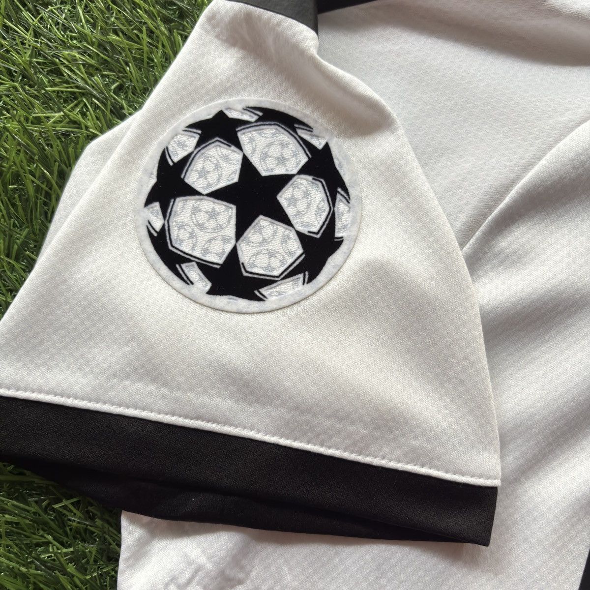 Puma Valencia Home 2019-20 Lee Kang In #16 Soccer Jersey Size US L / EU 52-54 / 3 - 6 Thumbnail