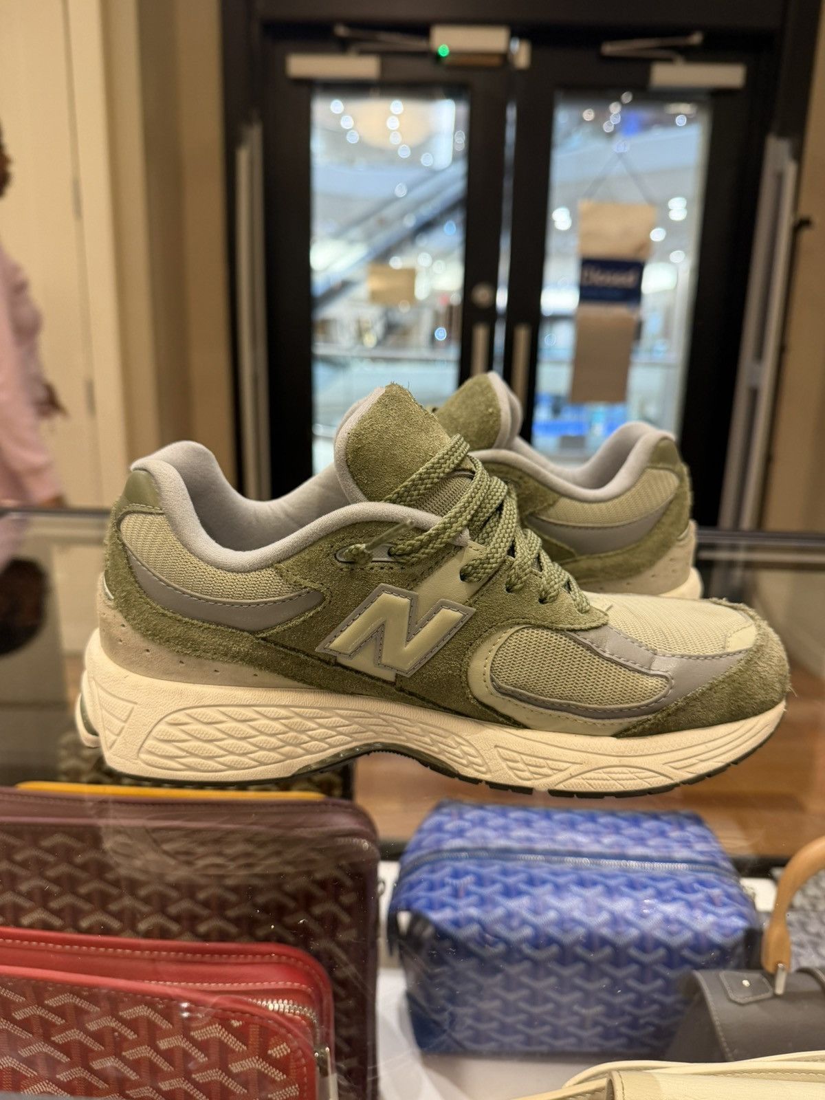 New Balance New Balance 2002R Dark Olive Size US 7 / EU 40 - 4 Thumbnail