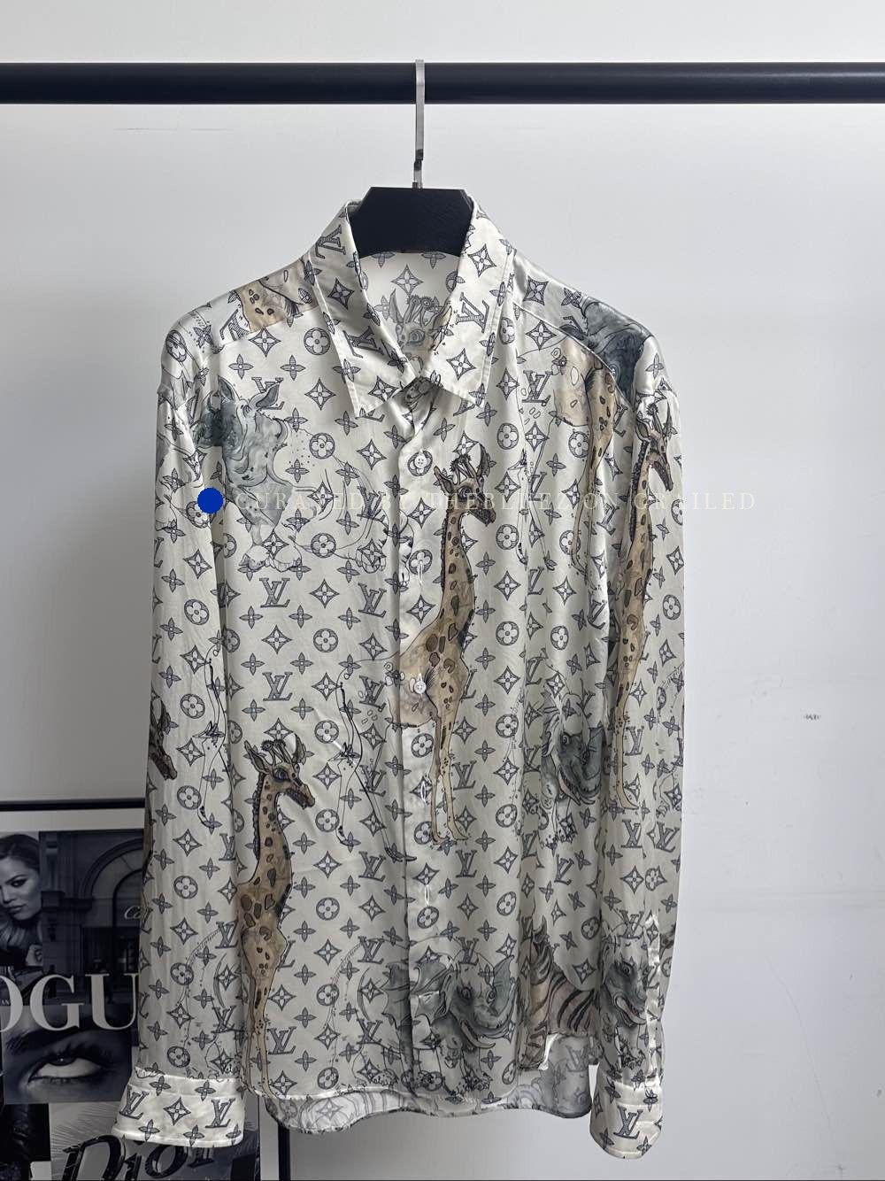 Louis Vuitton Luxurious Silk Animal Monogram Button-Up Shirt Size US XL / EU 56 / 4 - 1 Thumbnail