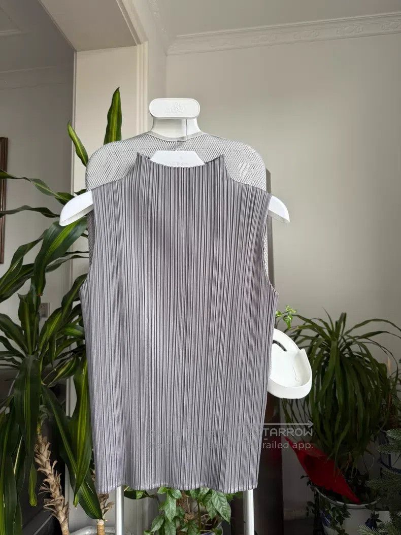 Issey Miyake Issey Miyake Sleeveless Vest, Dark Grey Size L / US 10 / IT 46 - 1 Thumbnail