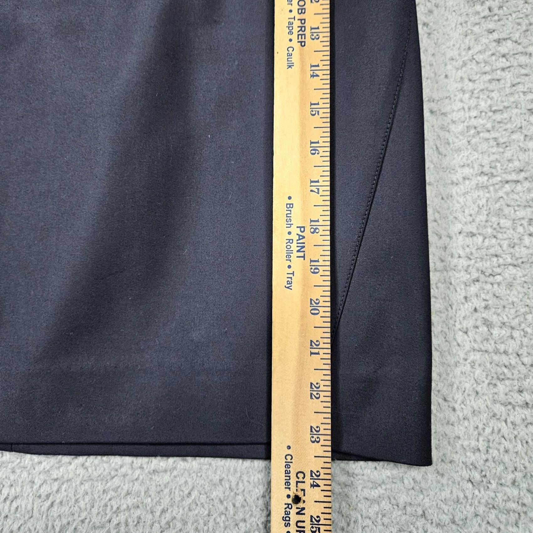 Vintage Carlisle Women's Gray Straight Pencil Skirt Size 10, Short, All Seasons, Dry Clean Only, Button Accent, Zip Closure Size 32" / US 10 / IT 46 - 4 Thumbnail