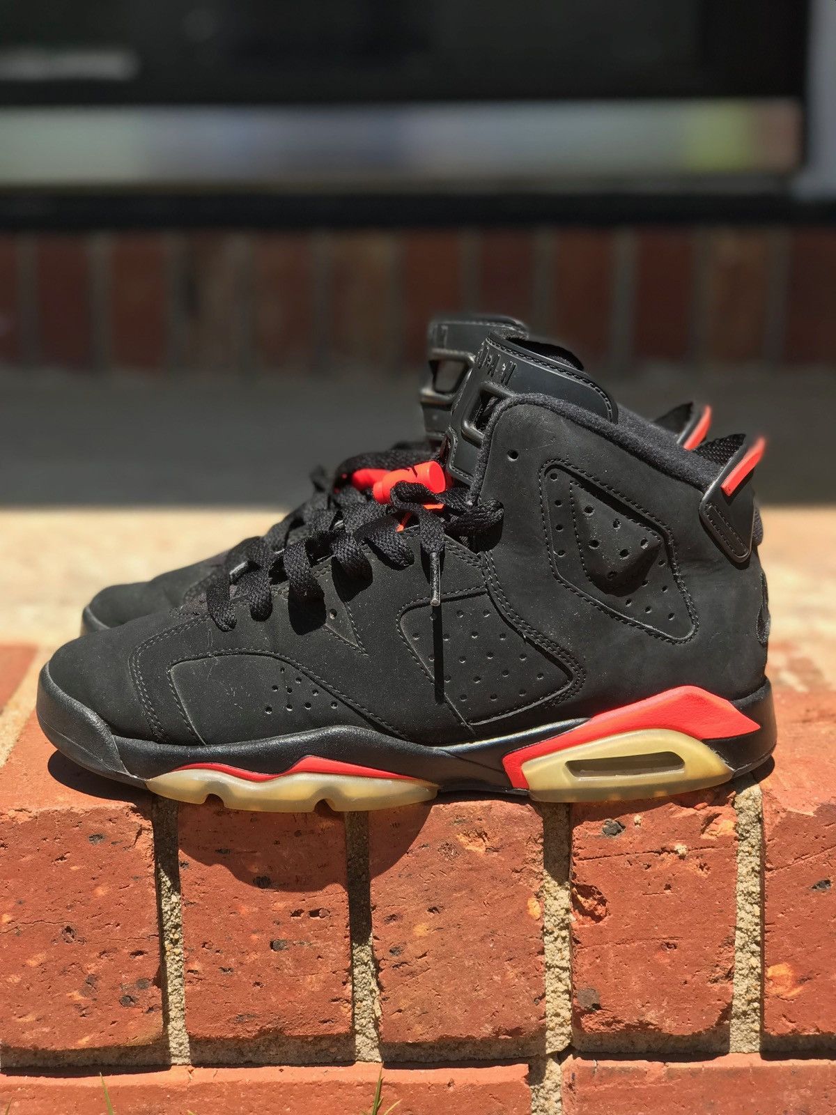 Jordan Brand Air Jordan Retro 6 Black Infrared (2019) Size 5.5Y / 7 Wmns Size US 5.5 / EU 38 - 2 Thumbnail