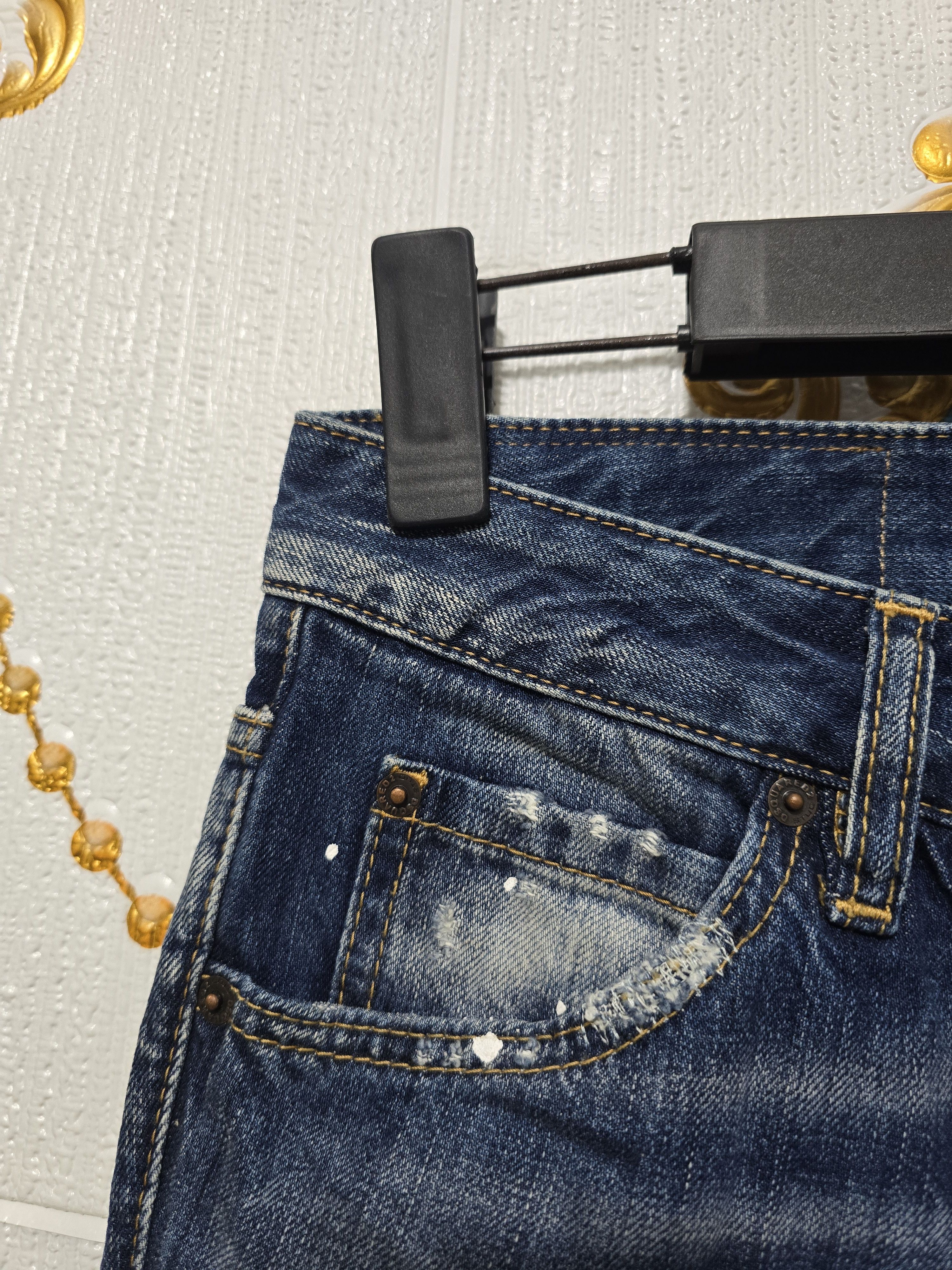 Dsquared2 Dsquared2 distressed jeans featuring a blue paint splatter Size 27" / US 4 / IT 40 - 3 Thumbnail