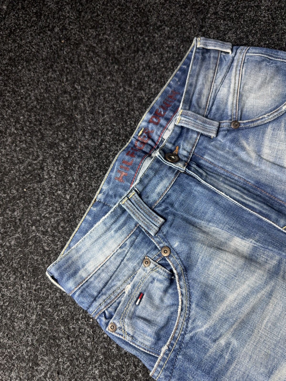 Tommy Hilfiger 00s Y2K Hilfiger Denim Y2K Vintage Faded Straight Jeans Size US 32 / EU 48 - 9 Thumbnail