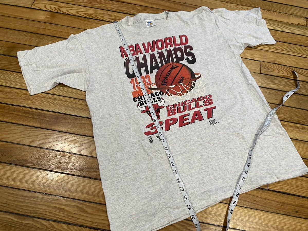 NBA × Starter 1993 Chicago bulls 3peat vintage Tshirt Xl Size US XL / EU 56 / 4 - 5 Thumbnail