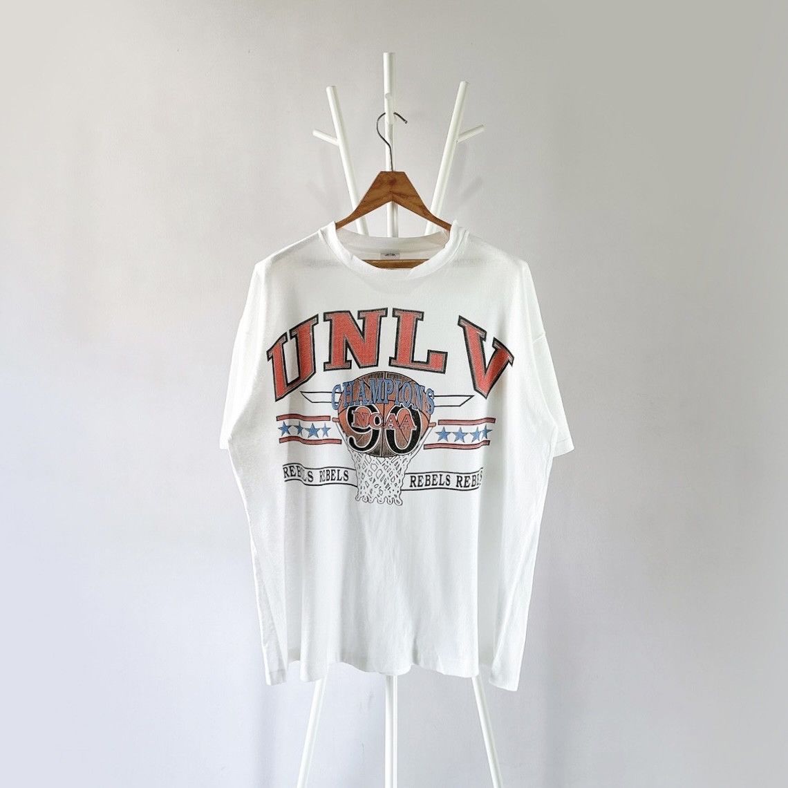Logo 7 × Vintage 90s University of Nevada, Las Vegas UNLV Rebels t-shirt/ XL Size US XL / EU 56 / 4 - 1 Thumbnail