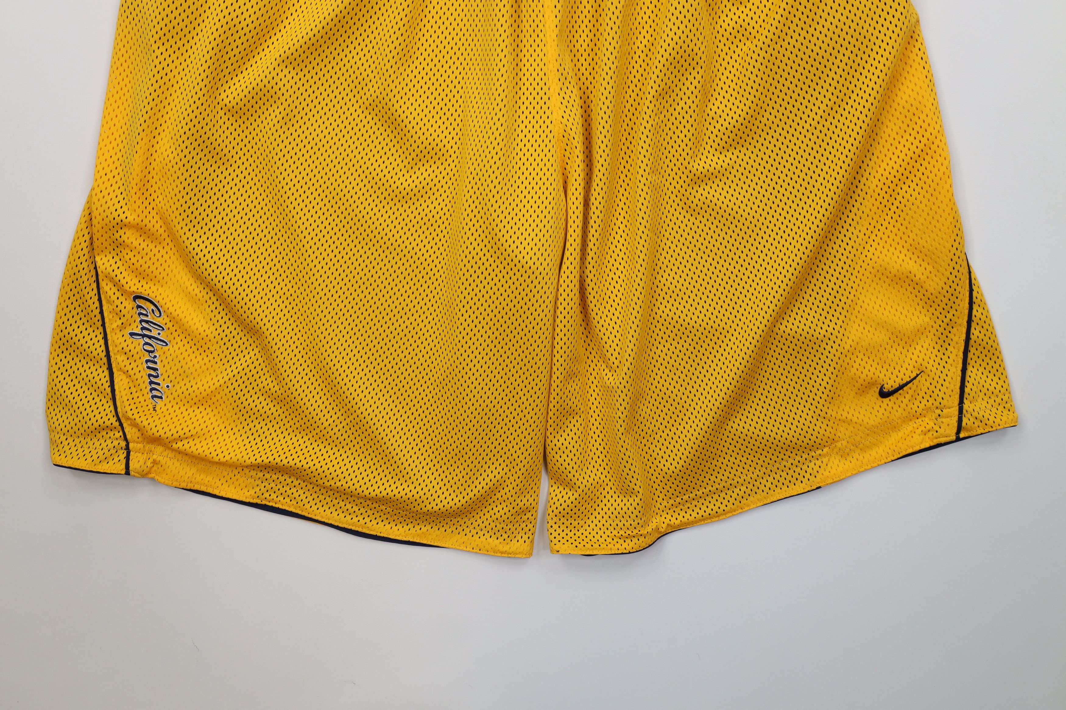 Nike Vintage Nike Reversible University of California Shorts Size US 38 / EU 54 - 13 Thumbnail