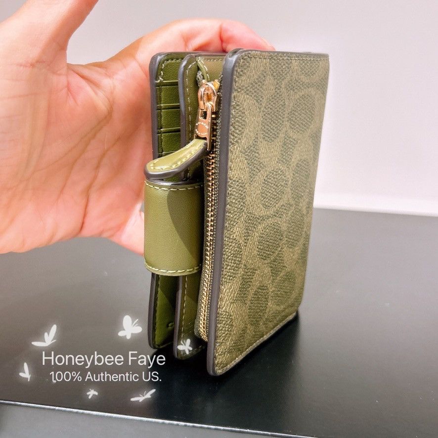 Coach Medium Corner Zip Wallet In Signature Canvas CW786 Size ONE SIZE - 4 Thumbnail