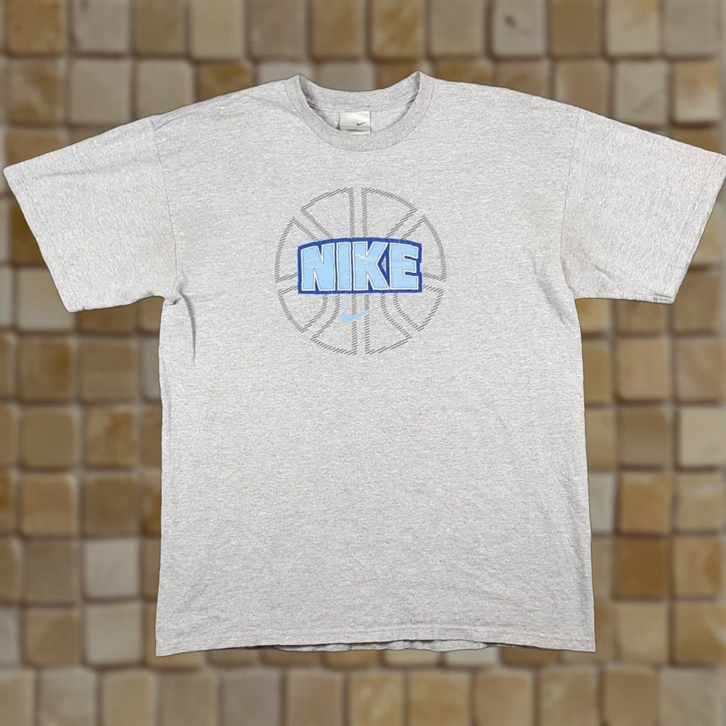 Nike VINTAGE Nike Basketball T-Shirt Men Large Gray 90s 00s Retro Sports Y2K Logo Size US L / EU 52-54 / 3 - 1 Thumbnail