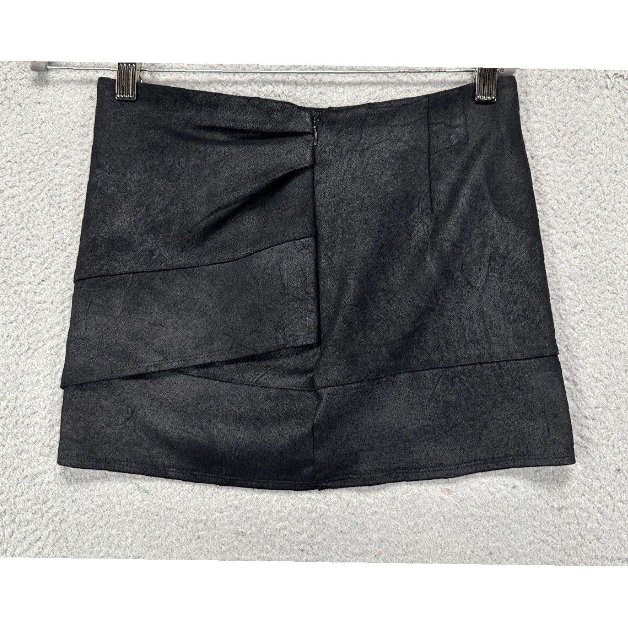 Free People Free People Skirt Womens 0 Black Mini Straight Back Zip Casual Outdoor Ladies Mens? Size 25" / US 0 / IT 36 - 2 Thumbnail