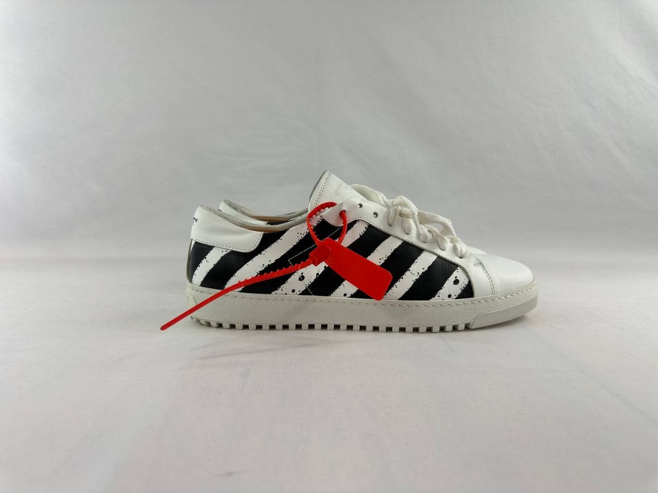 Off-White Spray Diagonals Striped 'White Black' Sneakers