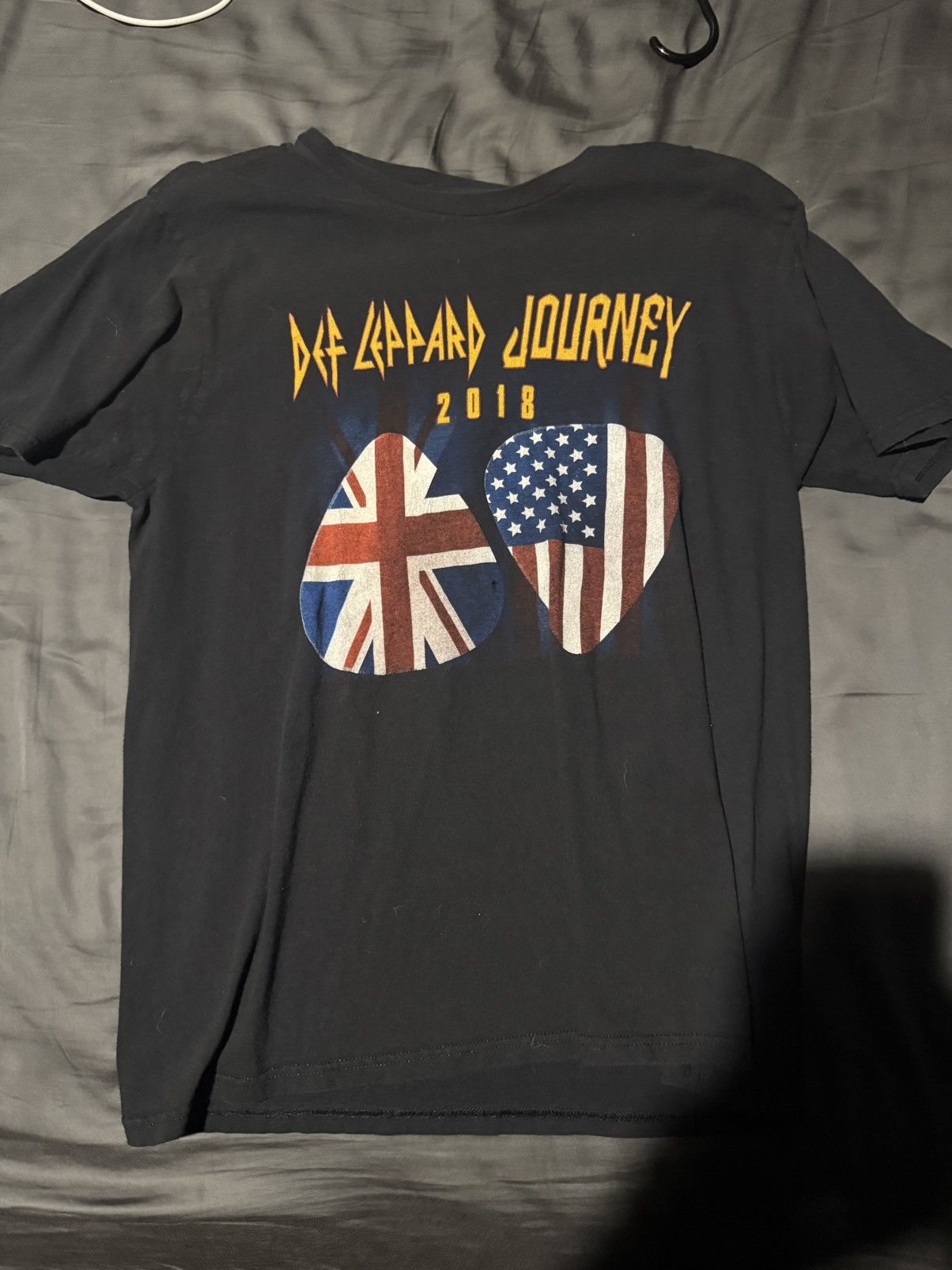 Def Leppard × Vintage Def Leppard 2018 Tour Shirt Size US L / EU 52-54 / 3 - 1 Thumbnail