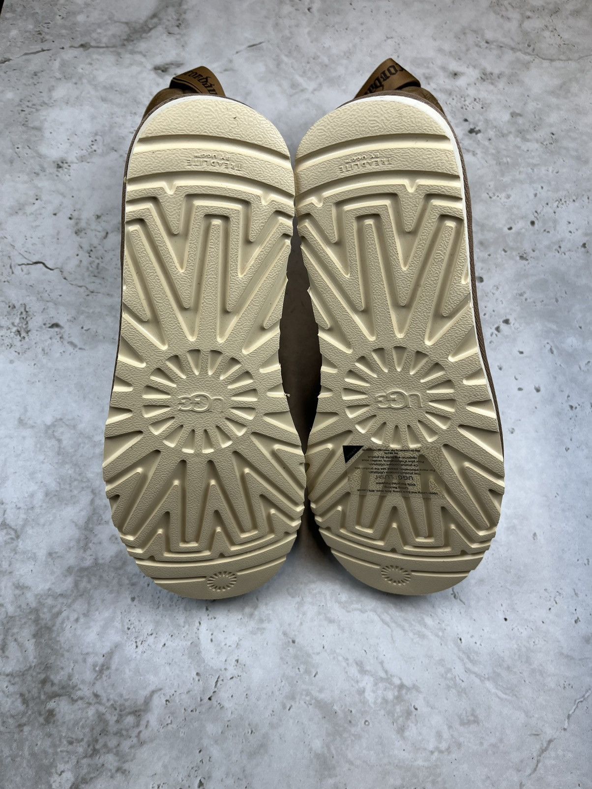 Children of the discordance × Ugg UGG x Children Of The Discordance Classic Short Size US 9 / EU 42 - 4 Thumbnail