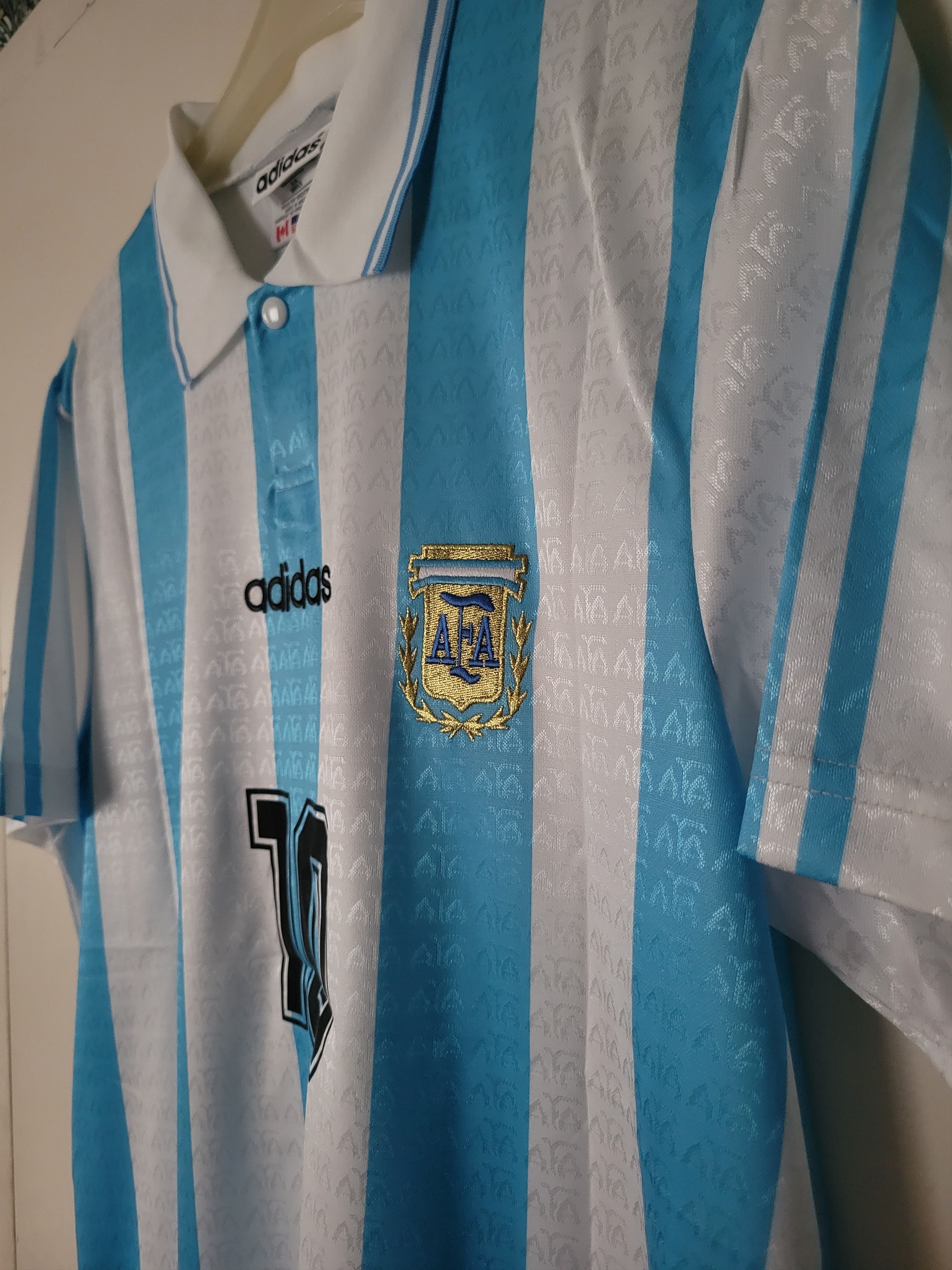 Other Argentina 1994 Maradona 10 Vintage Retro Football Jersey Size US L / EU 52-54 / 3 - 7 Thumbnail