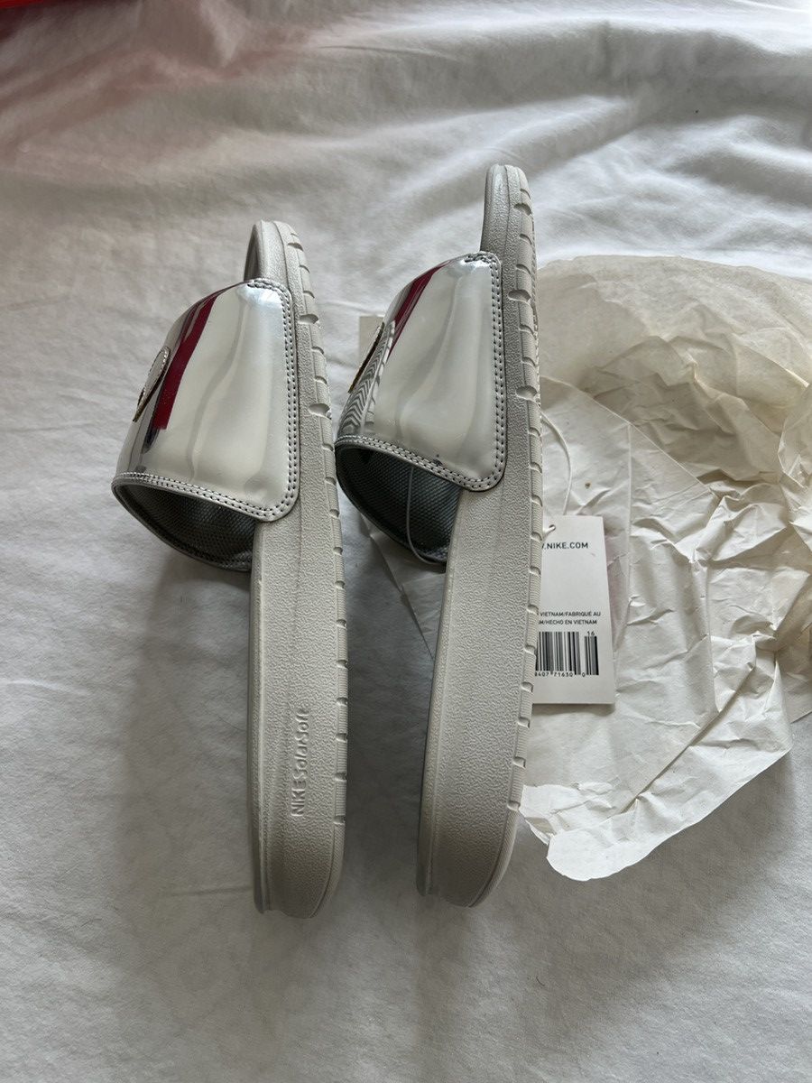 Nike NIKE Men's Size 8 BENASSI SOLARSOFT SLIDE SP SILVER 2014 Size US 8 / EU 41 - 5 Thumbnail