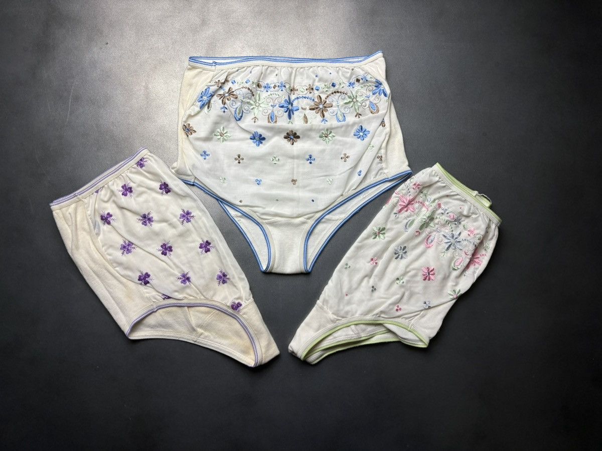 Marks & Spencer × Vintage 3 Pairs 1970s Underwear Vintage Embroidered Floral Panties Size ONE SIZE - 20 Thumbnail